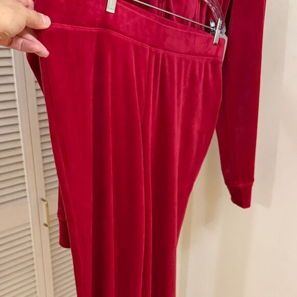 Juicy Couture Cherry Velour Set - Picture 3 of 7